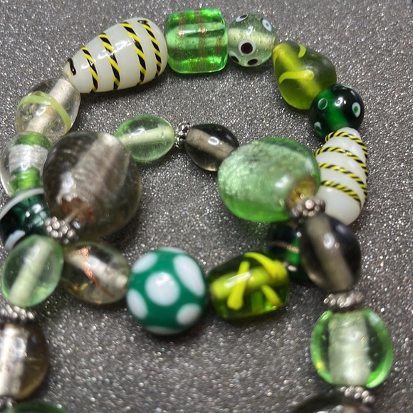 2 bracelets - Picture 2 of 4